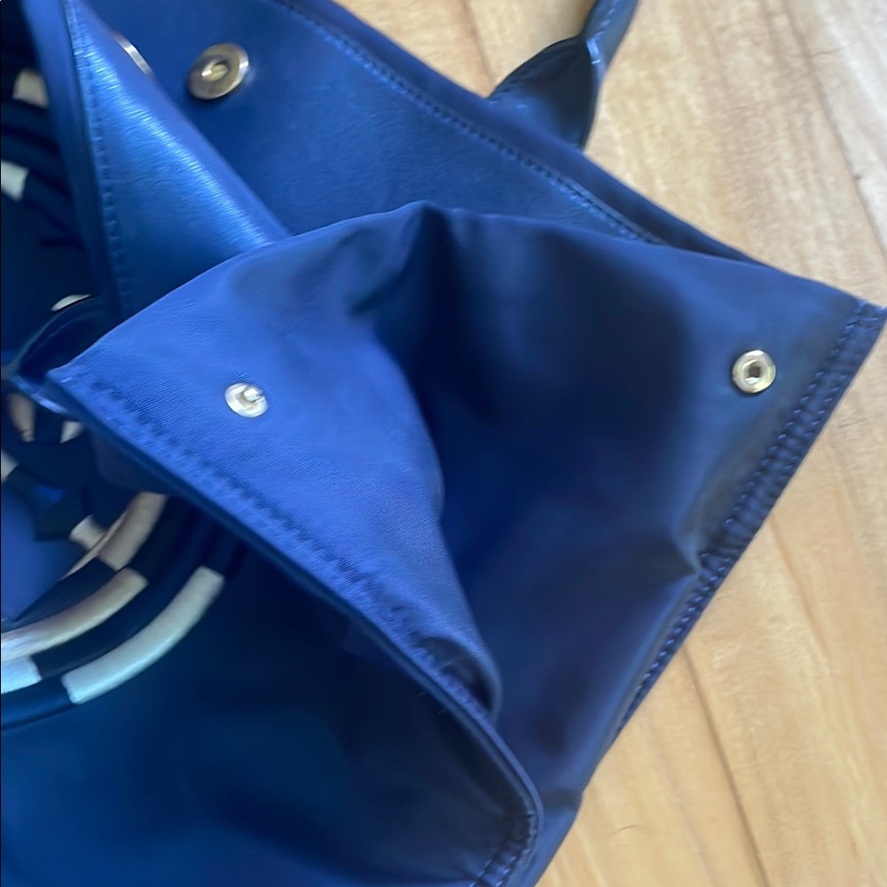Tory Burch Blue Tote Bag with Iconic Logo - Picture 8 of 9
